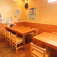 奥のテーブル席は7名以上で半個室のような利用が可能！