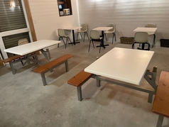 最大28名様まで貸切OK。予約制の夜営業でサンドとアルコールをお楽しみいただけます。二次会やパーティーに◎