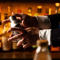 バーテンダー技術を活かした名物カクテルの数々