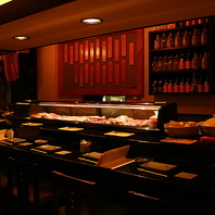 店主との会話も楽しめる、臨場感たっぷりのカウンター席