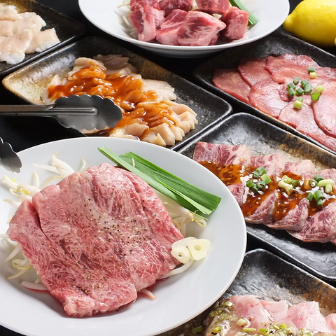 店主拘りの厳選食材を、目の前の鉄板で焼き上げる…五感で感じる美味い飯、そして酒。