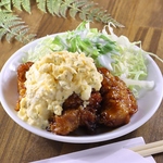ランチタイムも営業中◎甘酢×タルタルソースが相性抜群「特製チキン南蛮定食」は当店人気メニュー！