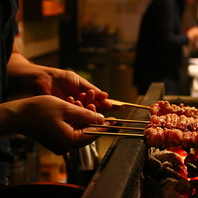 素材に・鮮度に・炭火に、こだわりを尽くした料理が自慢