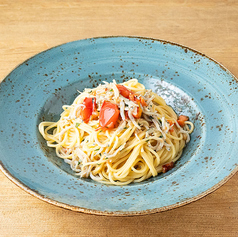 しらすとフルーツトマトのペペロンチーノ スパゲティーニ