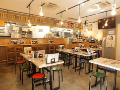 【串カツ田中　高崎駅　西口店】では6名様でご利用いただけるテーブル席もございます。