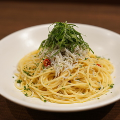 パスタ4品、肉料理1品からお好みで選べる楽しみ◎