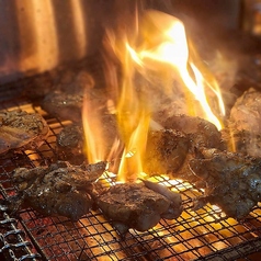 串に刺さってない黒炭焼き鶏　各