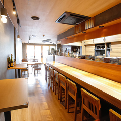 ふらっと立ち寄られるお客様も多いです！お一人様でのサク飲みも大歓迎◎横並びに座れるのでデートにもぴったり！