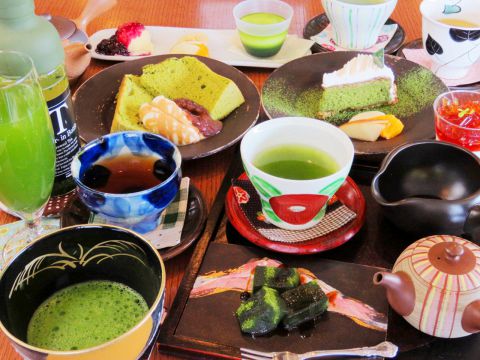 Green Tea Fields【約20種の日本茶やお茶を使ったスイーツメニューが充実】