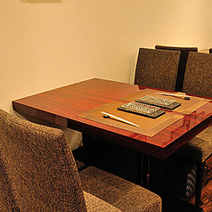 2～4名様用のテーブル席をご用意しております◎ゆったりとした空間で、ご友人やご家族とのお食事、会食などにご利用いただけます♪