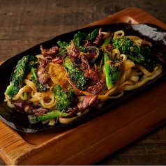 「山形県庄内　松田製麺所　平打ち麺使用」 蛍烏賊と菜花、 発酵唐辛子の塩焼きそば　唐墨かけ