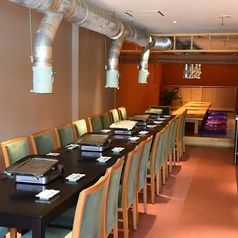 【30～40名様/店舗貸切】テーブル＆お座敷を丸ごと貸切！広々空間でワイワイ大宴会。歓迎会や送別会、同窓会など、大人数でのお集まりならお店貸切がおすすめです！30名様から最大40名様まで、テーブル席とお座敷席のすべてを広々と自由にお使いいただけます。京都駅近くで大人数で集まれるお店をお探しの幹事様は必見！