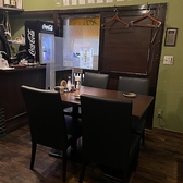 当店では、お食事中でもネットを快適に過ごせるよう、無料Wi-Fiを完備しております。ビジネスでのご利用や情報検索など、ご自由にご利用ください。