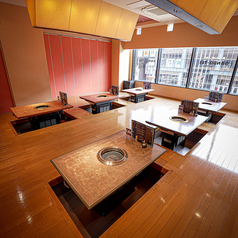 最大46席の大宴会場を完備！団体様・大型宴会も承ります♪忘新年会・歓送迎会・結婚式の2次会・同窓会まど様々なシーンに使い勝手バツグン！日時・人数・ご予算などお気軽ご相談ください。