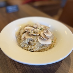 マッシュルームと牛ブイヨンのリゾットの写真