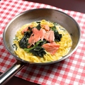 料理メニュー写真&nbsp;スモークサーモンとほうれん草のクリームソース：スパゲッティーニ