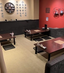 ゆったりした座敷で肩を並べて宴会できます