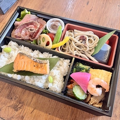 【ご予約おもてなし蕎麦付き弁当】スペシャル御膳葡萄牛ローストビーフ、銀鮭ゆうあん焼き、太打ちそば
