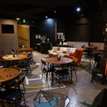 最大100名様までの大型貸切に対応可能な広々としたフロアです◎ステージや音響設備を備えており各種宴会や音楽イベント、パーティーなど多彩なシーンでご利用いただけます！お食事とお酒を楽しみながら一体感のある特別な時間をお過ごしいただけます♪お気軽にお問い合わせください！