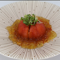 ズワイ蟹の冷製トマト包み コンソメのジュレ