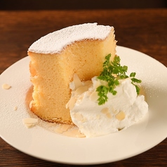 生クリームたっぷりのシフォンケーキ