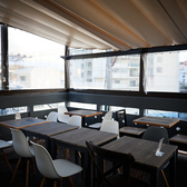 【店内は分煙】完全分煙になっているのでタバコのにおいが苦手な方・お子様連れのお客様も安心してご来店頂けます◎店内には使いやすいテーブル席、テラス席、カウンター席を多数ご用意。のんびりお食事を楽しめます。