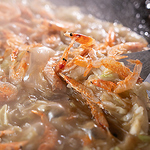 全てのもんじゃ焼きに風味豊かな「桜エビ」使用◎創業当初から変わらない老舗の味わいを楽しめます。