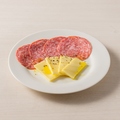 料理メニュー写真&nbsp;チーズ＆サラミ