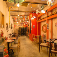 旅行気分を味わえる！2名様～ご利用可能なテーブル席◎