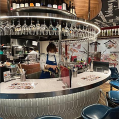 カウンター席はデートにも最適