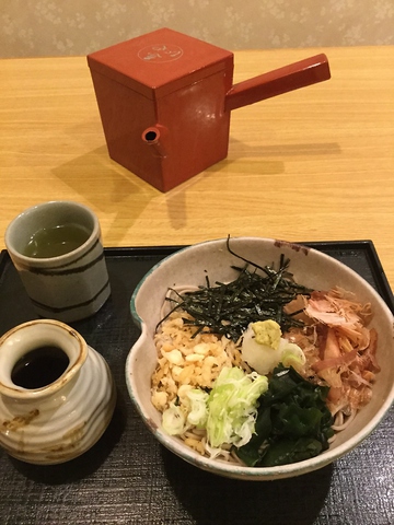 京都の老舗のそば屋、江戸時代から培ったそば本来の味を楽しめます。
