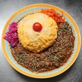 料理メニュー写真&nbsp;羊のオムライスチーズカレー（サラダ・杏仁豆腐・スープ付）