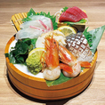 日本酒にぴったり！ 　その日の新鮮な「海鮮刺身盛り合わせ」 は大人気！