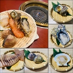 浜焼きメニューの一例です！焼くと香ばしい香りと旨味が楽しめます◎海辺の風景と一緒に味わうと格別