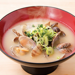 ホッと一息◎お寿司にもよく合う味噌汁は、日替わりでご用意しております♪お気軽にご注文ください。