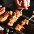 丁寧な火入れが自慢の焼き鳥は定番から変わり種まで多数ご用意しております。旨い酒と旨い料理でくつろぎのひと時をお過ごしください。ご予約は2名様～承ります。お気軽にWEB、お電話にてご予約下さい。