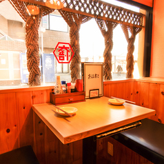 2名様用のお席。デートやご夫婦でのお食事などに◎