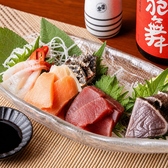 【鮮度抜群の朝〆鮮魚】徹底された鮮度管理のもとお客様のもとへお届け!お造り盛りは食材のひとつひとつをじっくりと厳選。素材の良さを存分に活かした創作料理の数々。朝捕れの厳選した魚介類をご用意しておりますので、見た目はもちろん味も楽しめる究極の品々!料理長が奏でる匠の技をとくとご堪能ください。
