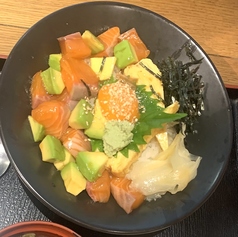 ※サーモンとアボカドのポキ丼※