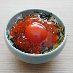いくらと龍の卵かけごはん