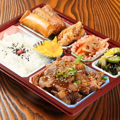 定番のハンバーグや焼肉をはじめ豊富な種類の弁当