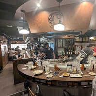 立ち飲みも座り席も！利用シーンいろいろ！