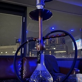 甘めのフルーツ系、さっぱりフルーツ系、ミント系など、常時150種類以上のフレーバーをご用意しております。スタッフが丁寧に説明いたしますので、シーシャ初心者の方も安心してお楽しみいただけます！