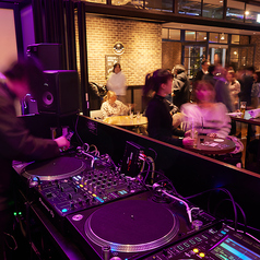 【DJブース】週2回開催中！TORRENT MUSIC NIGHT！DJがその日に合った選曲でフロアを音でカジュアルにおしゃれに彩ります。