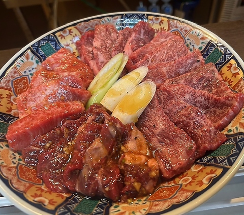 肉好き必見！厳選和牛を贅沢に味わう、ふくろう自慢の特選盛り合わせ！」