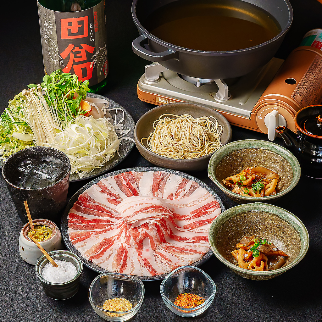 看板のしゃぶしゃぶに加え、料理人が腕をふるう名物料理を満喫できるご宴会向けのコースもございます