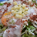 料理メニュー写真&nbsp;温玉生ハムシーザーサラダ
