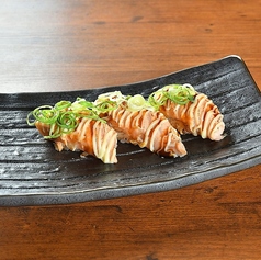 サーモンの照りマヨ炙り寿司