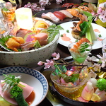 一つ一つの素材に命を吹き込んだ盛つけと調理に感動！旬の食材たっぷりのコースがおすすめ。