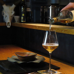 お料理と共に、こだわりのワインや日本酒を。